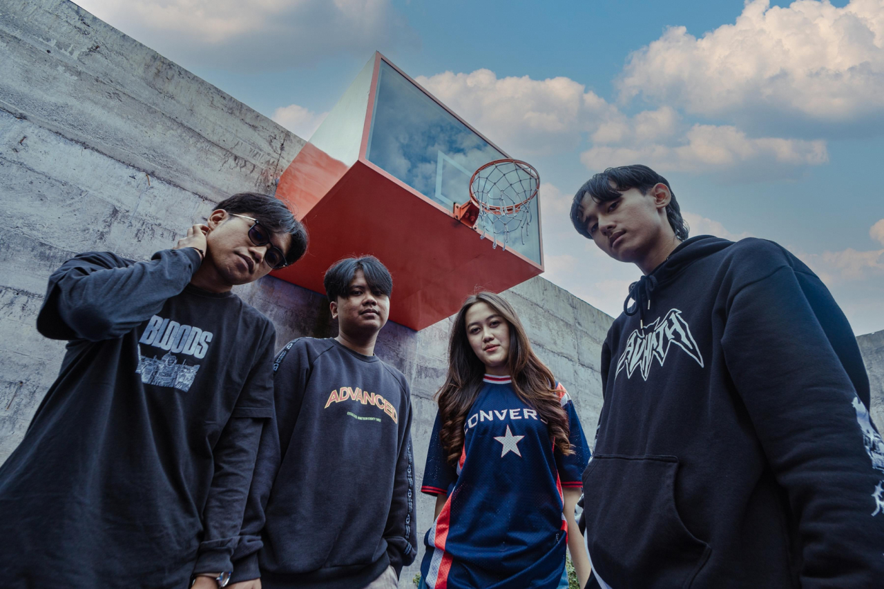 Jelajahi Perjalanan Emosional dari Realita yang Semu Bersama Reconcile di ‘Drowned in Static’