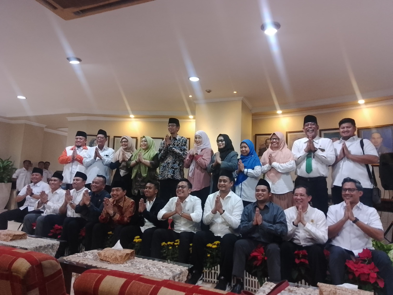 Seluruh Anggota DPRD kota Surabaya yg hadir dalam acara santunan anak yatim.