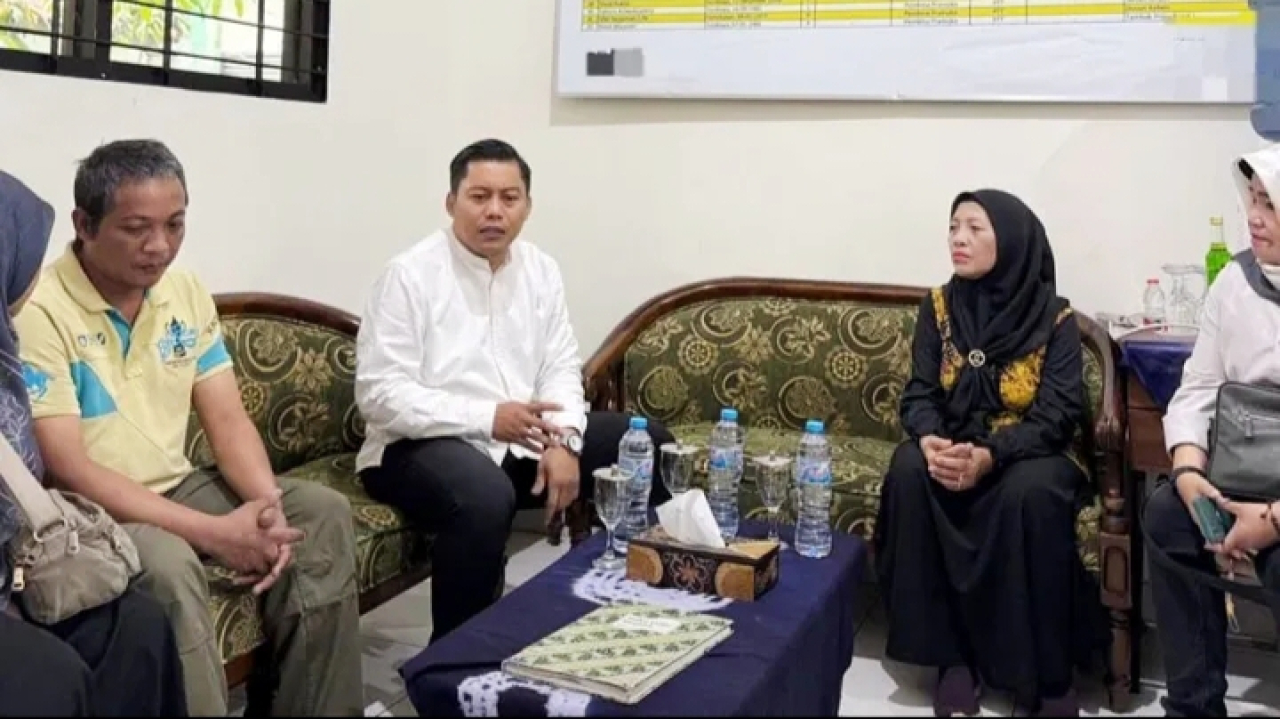 Suasana saat sidak di SMPN Surabaya. (Doc.ig Abdulghonimukhlas)