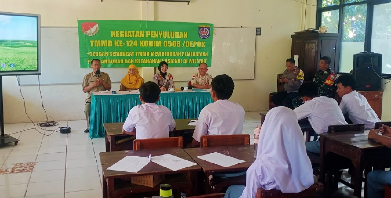 TMMD Non Fisik Sentuh Dunia Pendidikan: SMAN 7 Depok Jadi Lokasi Penyuluhan Bahaya Radikalisme
