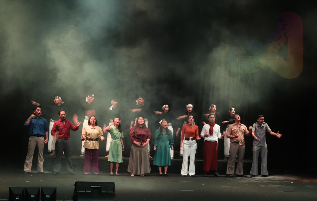 Teater Djarum mai di Graha Sawunggaling UNESA (Foto: Rey Kecil)