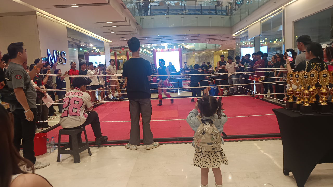 Suasana saat turnamen di Grand City Mall.