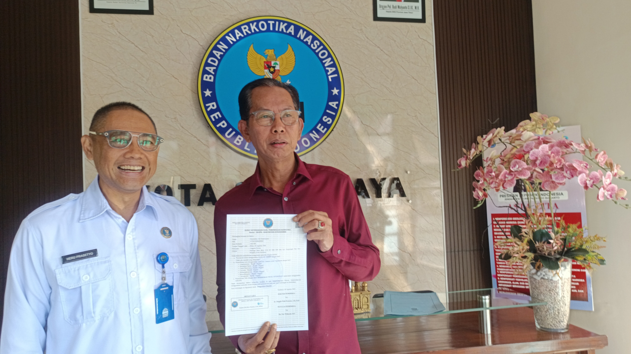 Tak Sekadar Omong, Ketua DPRD Surabaya Buktikan Diri Bersih dari Narkoba