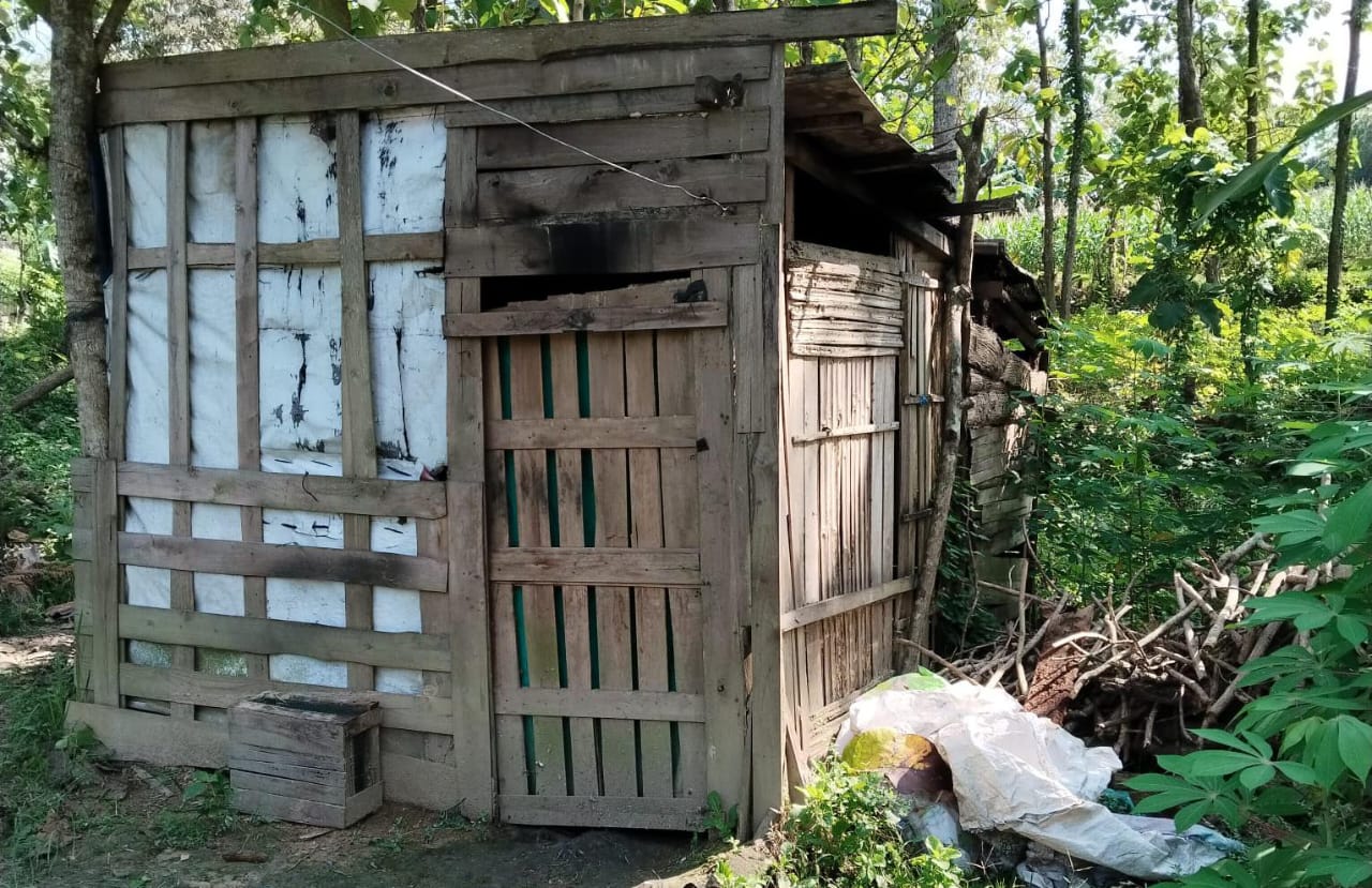 Kilau Blora Mustika Pudar: Kisah Buram Tarso Bertahan Hidup di Gubuk Reyot