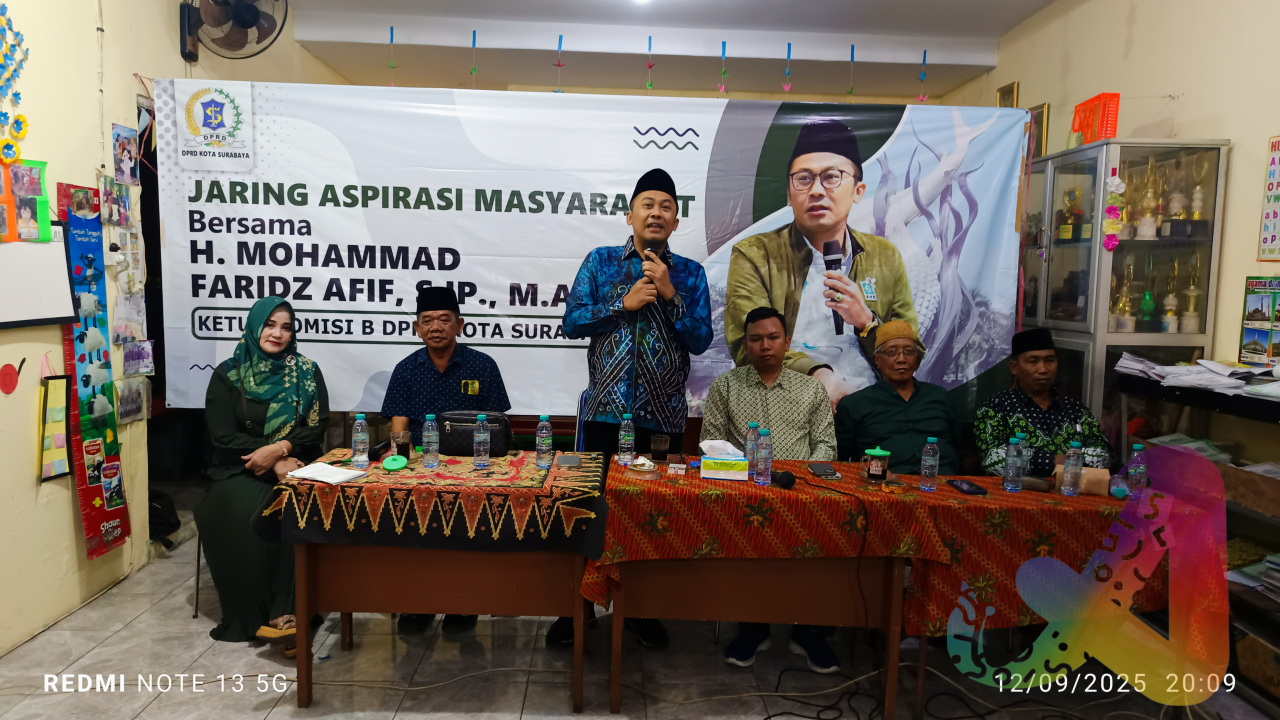 Gus Afif Bersama konstituennya di wilayah kecamatan Kenjeran (Doc. Rudy)