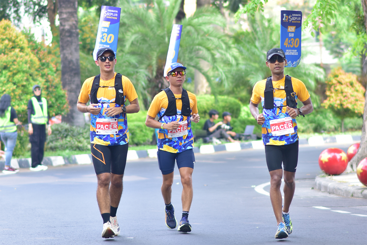 Eri Cahyadi Resmikan Full Marathon Pertama, Antusias Warga Meluap di ISOPLUS Surabaya Series 2025