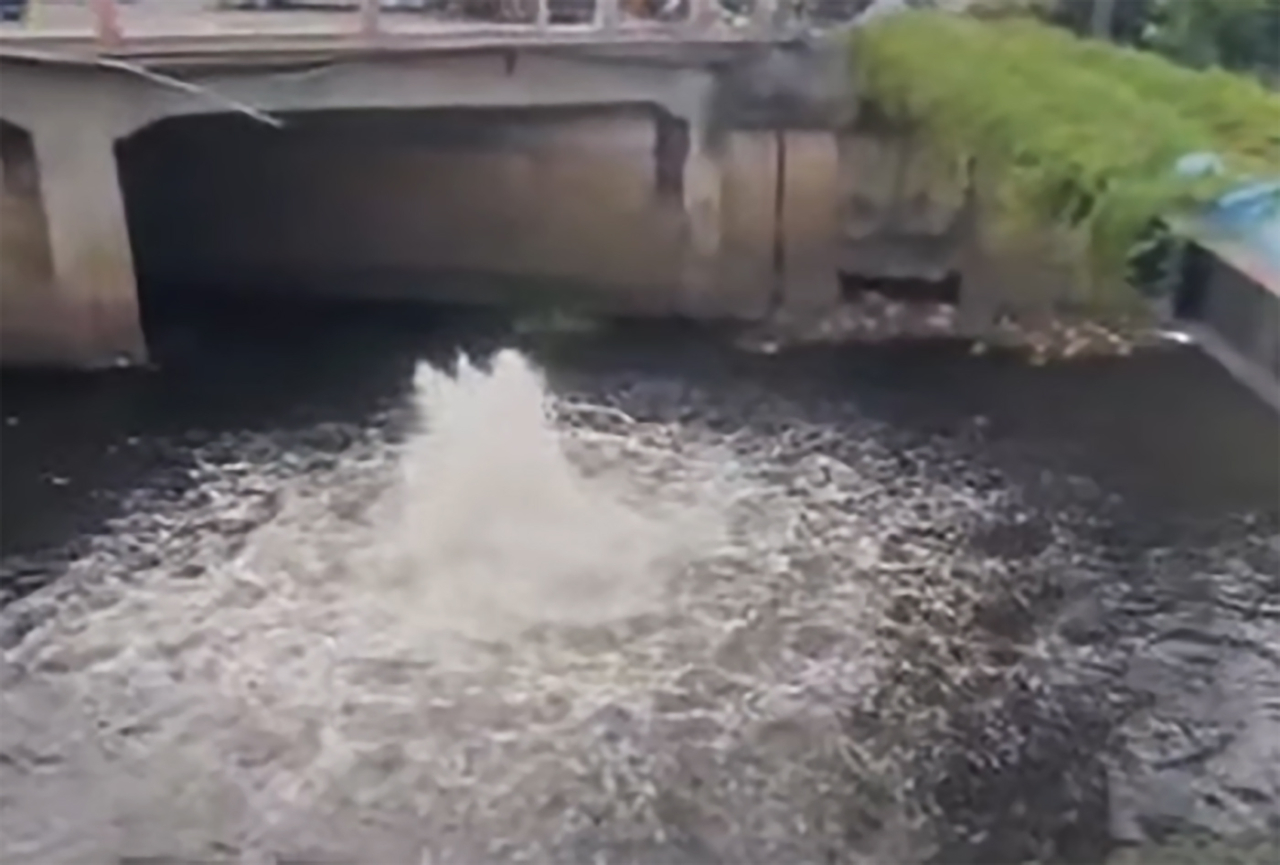 Semburan Gas Rungkut Diduga Akibat Patahan Kendeng, Armuji Imbau Warga Tidak Mendekat