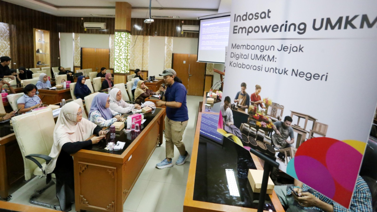 Workshop “Indosat Empowering UMKM” di Kantor Dinas Perindustrian dan Perdagangan Kabupaten Sidoarjo. (Foto RLD fot ARTIK)