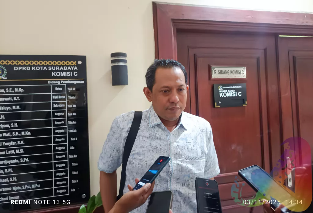 Jalan Licin dan Rawan Celaka,DPRD Surabaya Minta Kelurahan Aktif Awasi Proyek Kabel Optik