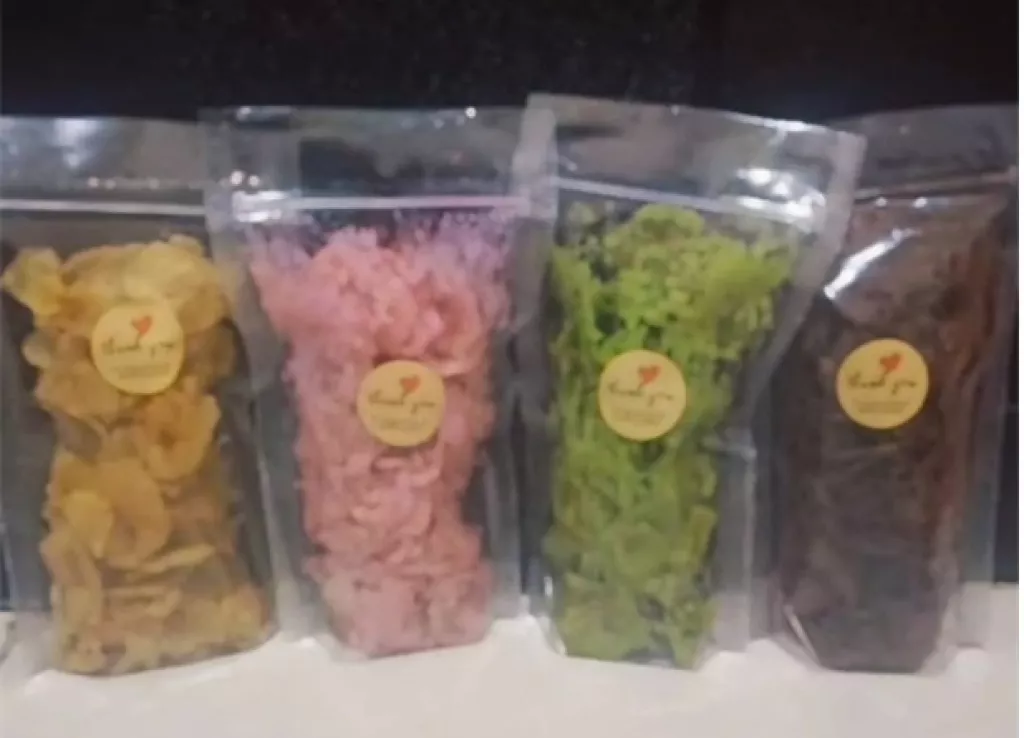 Dari Iseng Jadi Sukses: Bu Anis, Pengusaha Keripik Pisang dengan Empat Varian Rasa Favorit Semua Kalangan