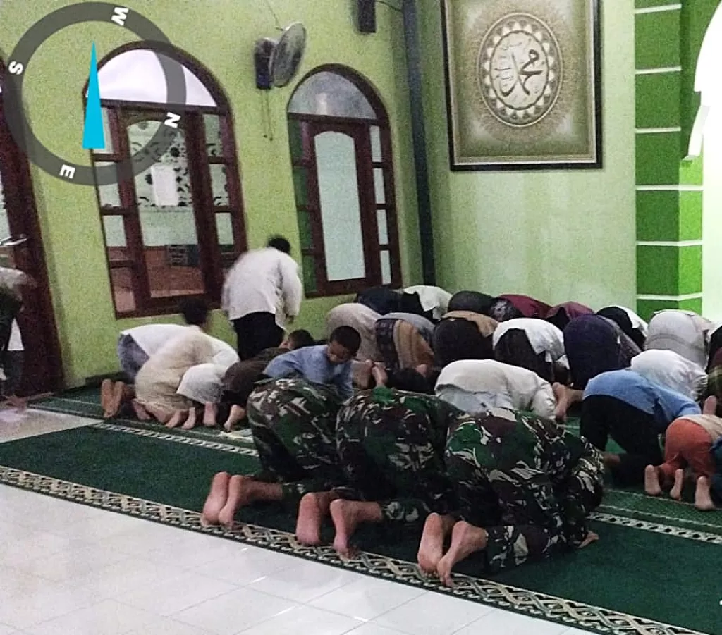 Nuansa Ramadan, Satgas TMMD Shalat Tarawih Bersama di Masjid Baitul Rahim