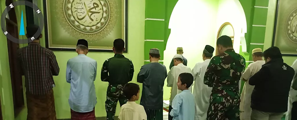 Hangatnya Ramadan di Lokasi TMMD, Prajurit TNI Berbaur dengan Warga Sukamaju