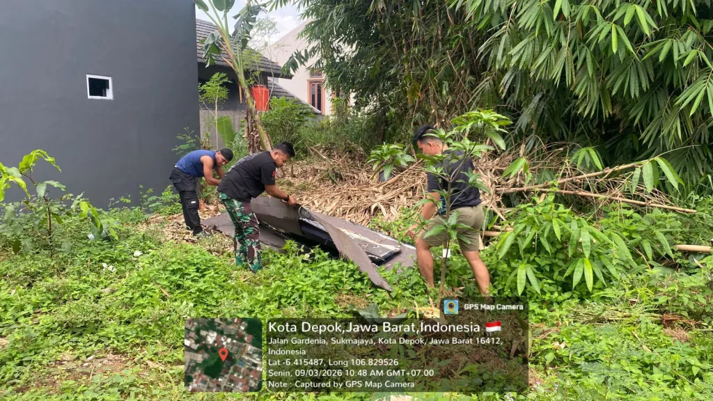TNI, Pemda, dan Warga Bersatu Bersihkan Lingkungan di Sukmajaya