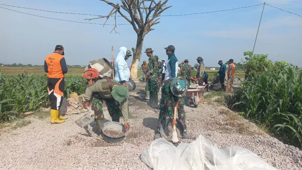 Gotong Royong di Balik Betonisasi Jalan TMMD 128, Warga dan TNI Kompak Bangun Desa Godo