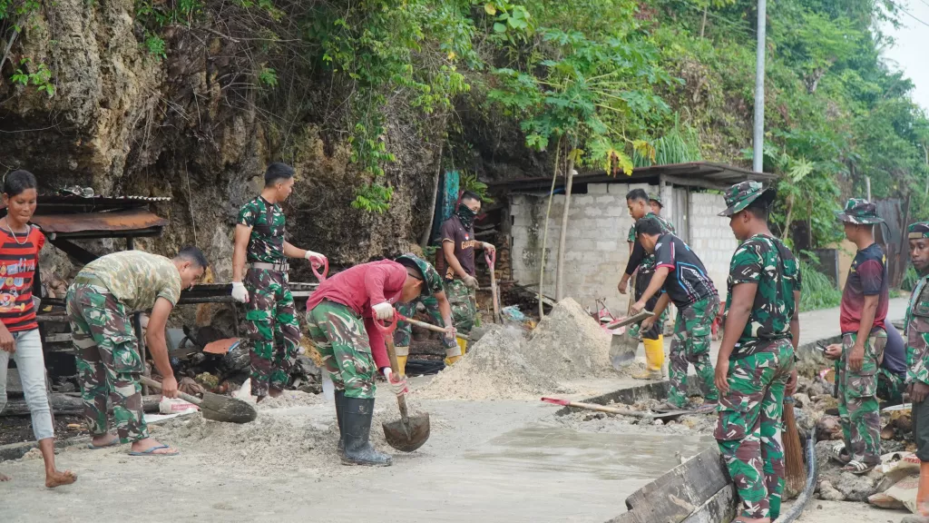 Satgas TMMD Ke-129 Kodim 1311/Morowali Terus Kebut Pekerjaan Rabat Beton Jalan di Desa Polewali