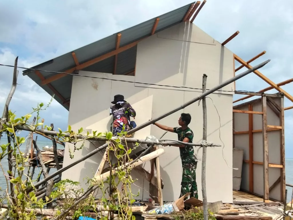 Semangat Satgas TMMD Tak Surut, Renovasi RTLH Milik Bapak Nardianto Terus Dikebut