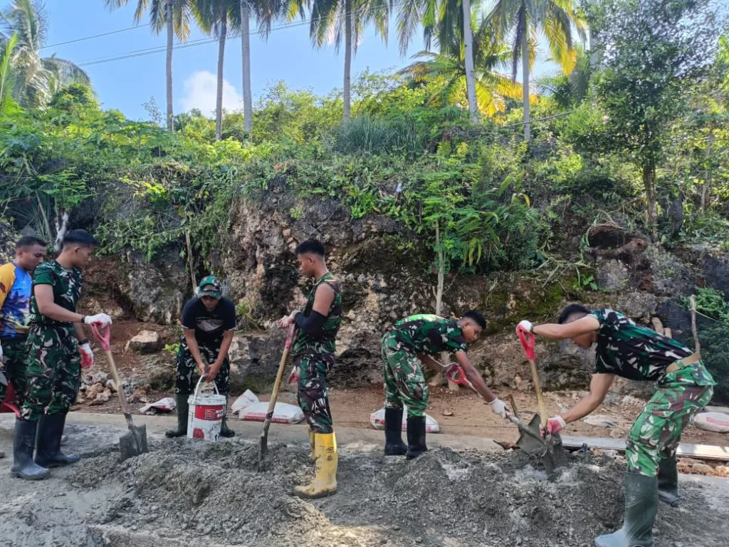 Satgas TMMD Ke-129 Kodim 1311/Morowali Kejar Penyelesaian Rabat Beton Jalan