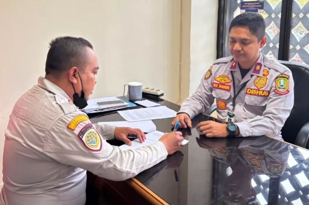 Dedi Mulyadi Minta Oknum Dishub Bekasi Dipecat Usai Dugaan Pungli Sopir Truk Viral
