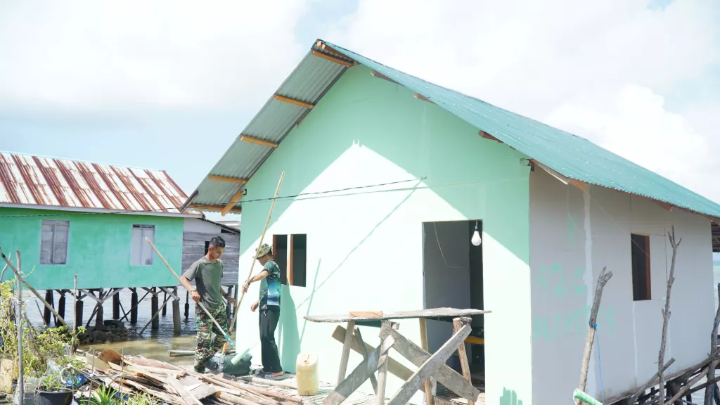 Pengecatan Dinding Rampung, Renovasi RTLH Milik Bapak Nardianto Masuki Tahap Penyelesaian