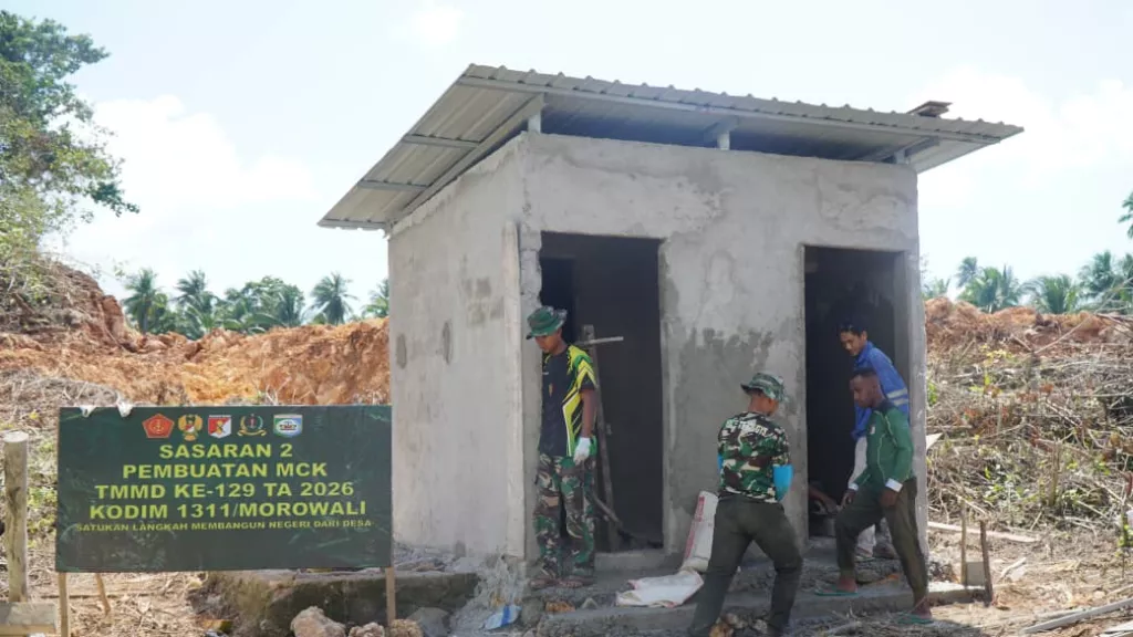 Semangat Gotong Royong Warnai Pembangunan MCK Masjid di Desa Polewali