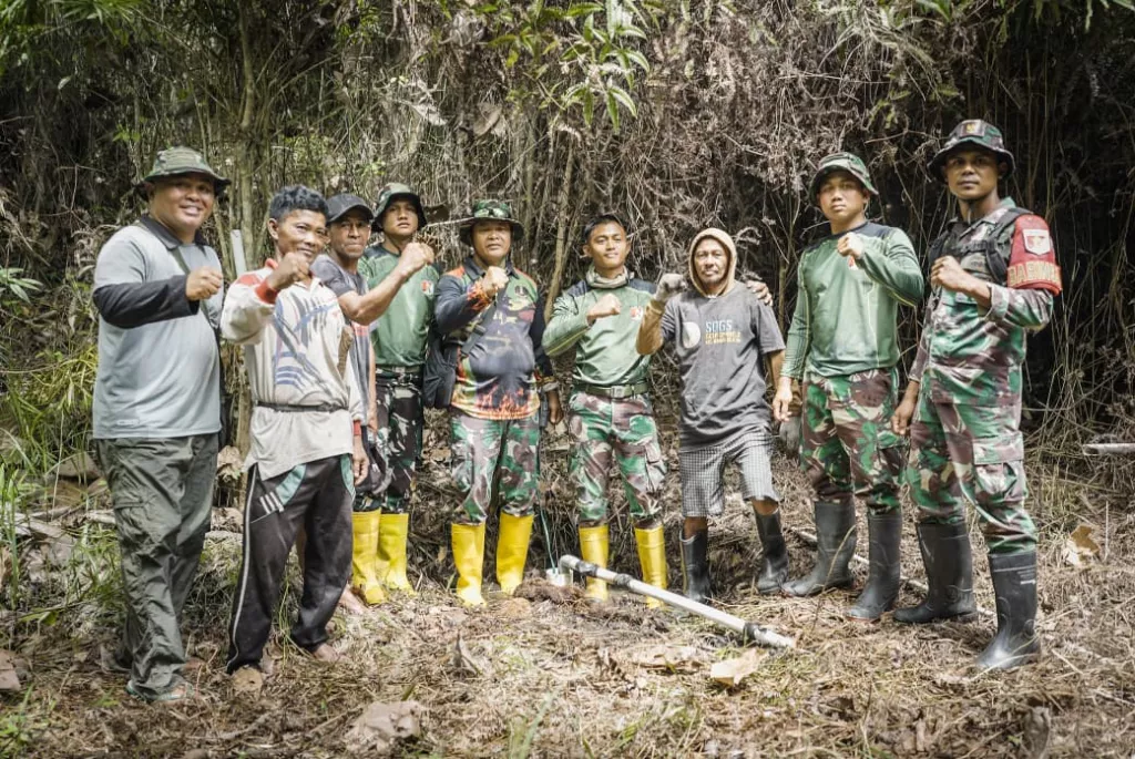 Kolaborasi Masyarakat dan Satgas TMMD Percepat Pembangunan Manunggal Air Bersih