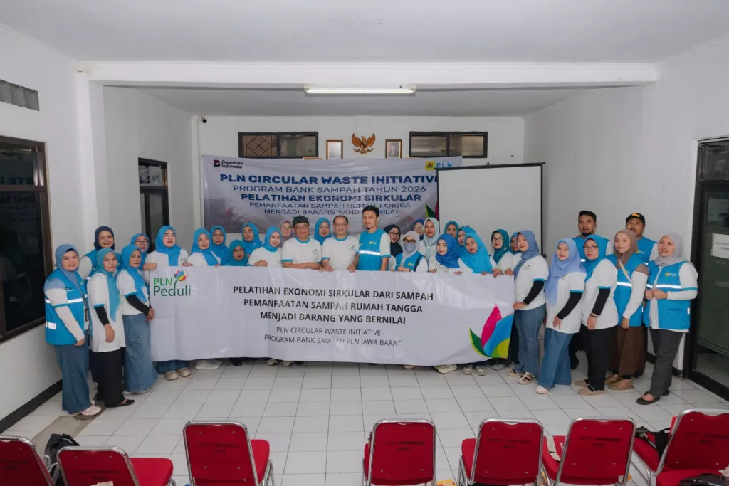 TJSL PLN UP2B Jawa Barat Dorong Ekonomi Sirkular melalui Program Circular Waste Initiative di Desa Cangkuang Wetan