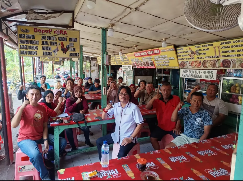 Budi Leksono Dampingi 34 PKL Embong Blimbing, Harapkan Solusi Sebelum Penertiban
