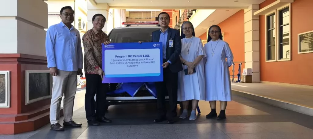 BRI Region 12 Surabaya Serahkan Ambulans untuk RKZ Surabaya