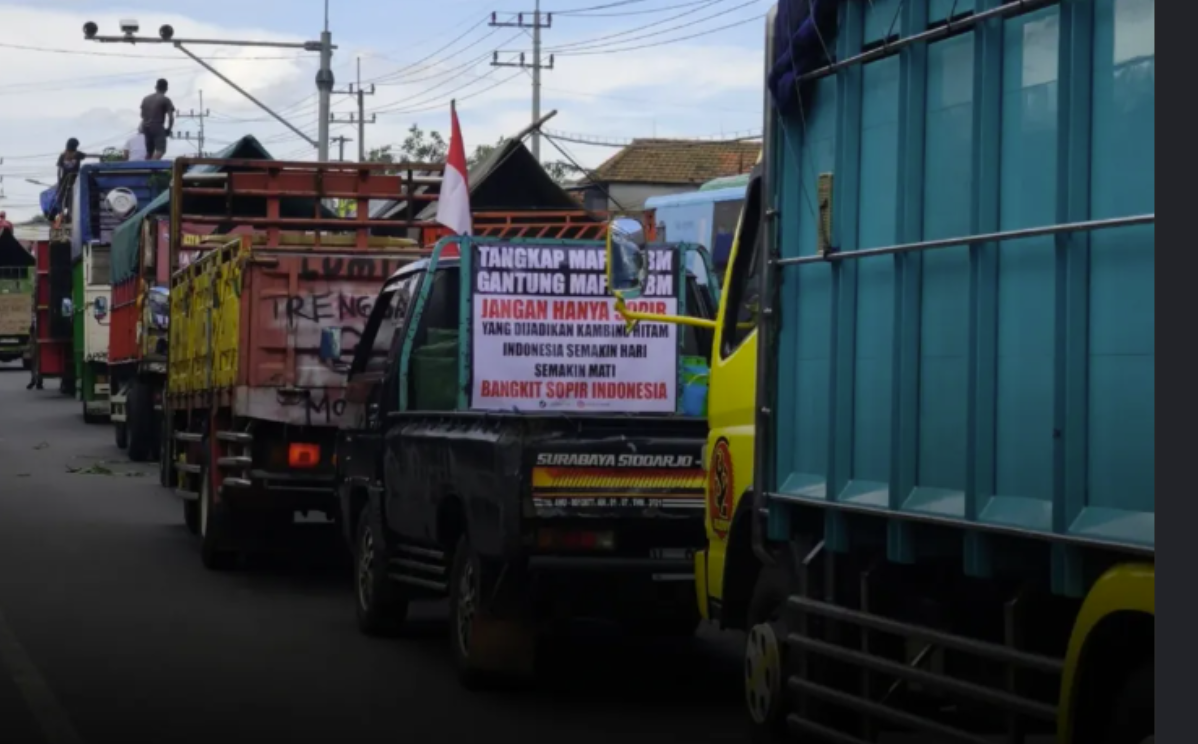 Sopir Truk Jatim Aksi di Surabaya, Protes BBM Subsidi dan Barcode yang Terblokir