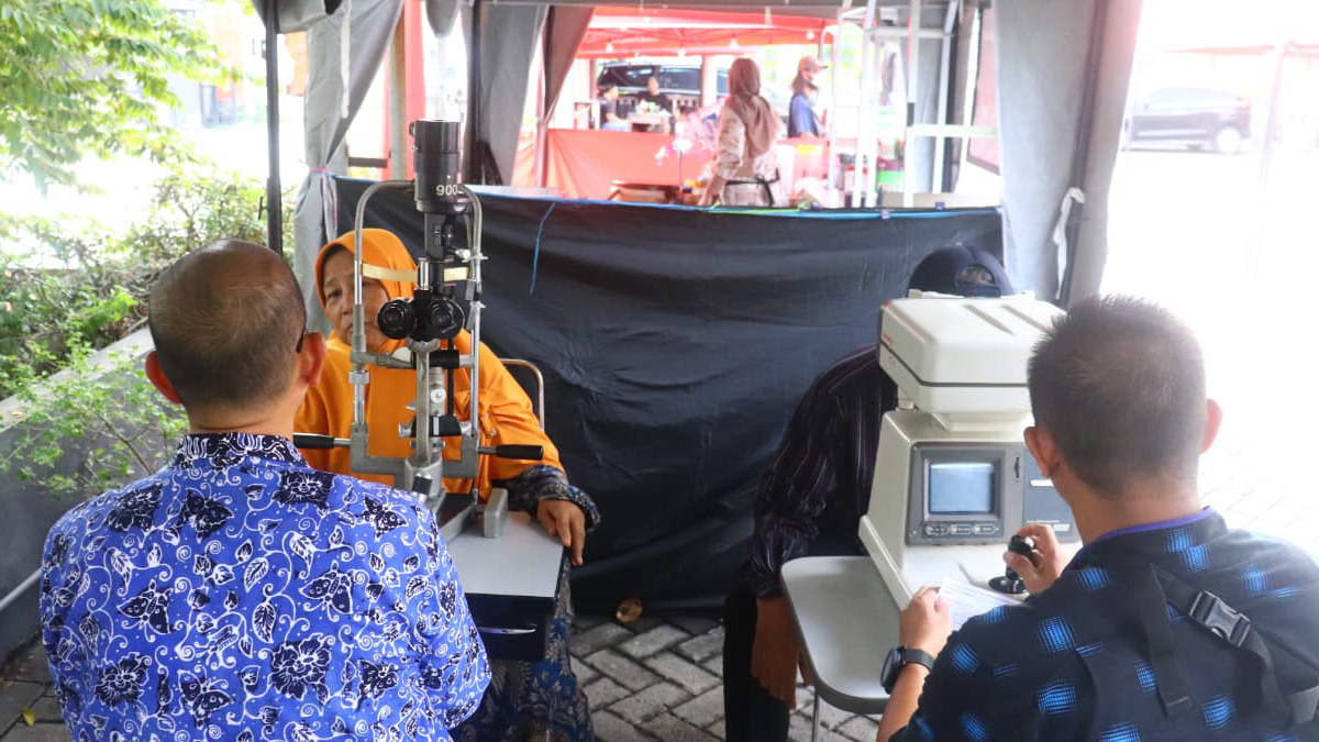 Surabaya Eye Clinic dan AWS Gelar Pemeriksaan Mata Gratis di Hotel Dafam Pacific Caesar