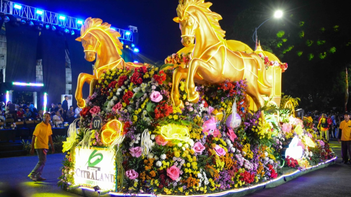 Surabaya Vaganza 2026 Meriah, Ribuan Warga Padati Festival of Lights di Tengah Kota