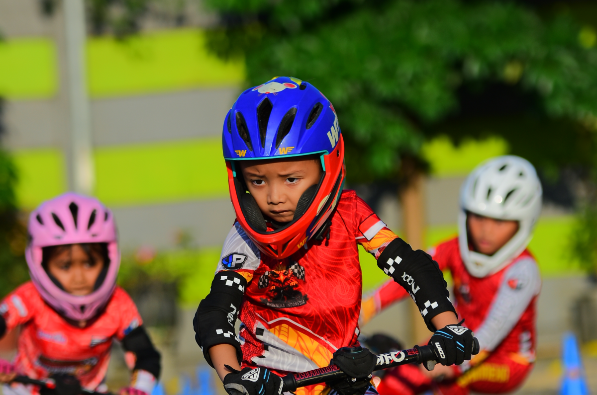 AWS dan Bineka Pushbike Indonesia Gelar Latihan balance bike di Hotel Dafam Surabaya