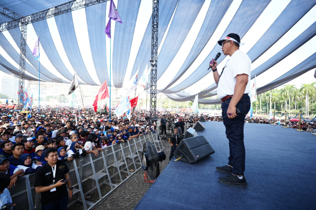 BULOG Hadiri Peringatan May Day 2026 di Monas Bagikan 350 Ribu Paket Sembako Gratis