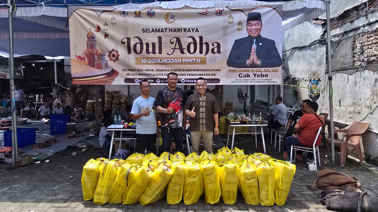 Didukung Cak Yabe, FORWAN DPRD Surabaya dan AWS Bagikan Daging Kurban untuk Warga Surabaya