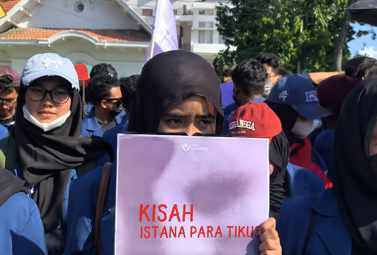 Ribuan Mahasiswa Kepung Grahadi, Polisi Kerahkan 1.249 Personel dan Tutup Sejumlah Ruas Jalan