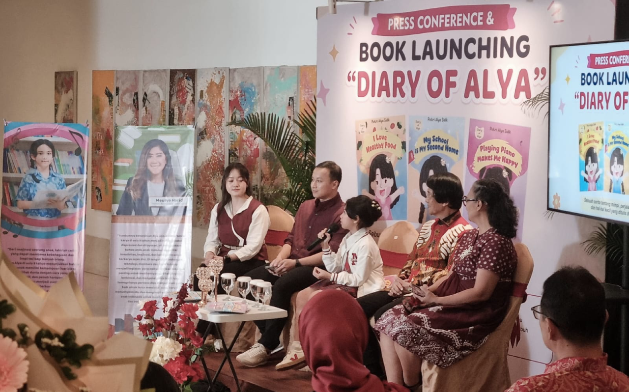 Usia 9 Tahun, Alya Tulis 3 Buku Berbahasa Inggris Saat Skor Indonesia Masih Rendah
