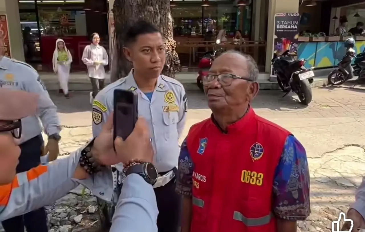 Dishub Surabaya Pasang Foto Jukir di Rambu Parkir Digital, Warga Bisa Cek Identitas Petugas