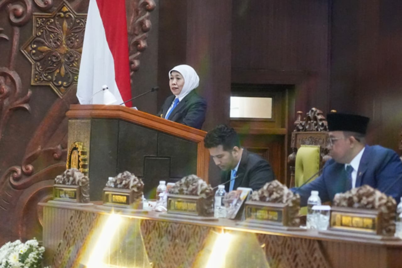 Paripurna DPRD Jatim, Khofifah Sebut Pendapatan APBD 2025 Tembus Rp29,88 Triliun