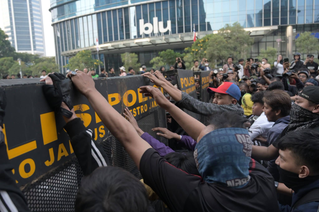 Ratusan Mahasiswa Kepung Bundaran HI, Desak Prabowo Hentikan Program Makan Gratis