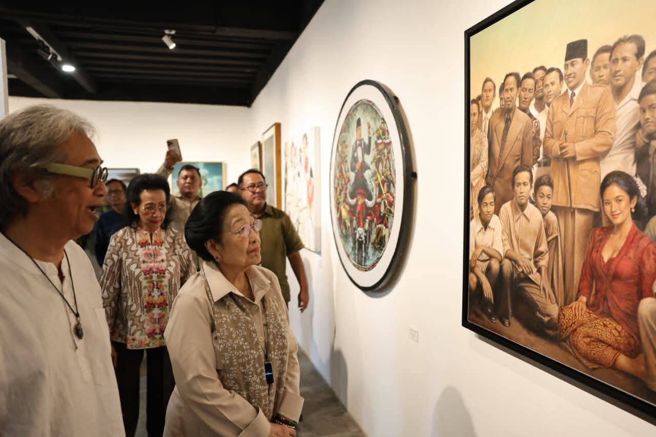 Megawati Resmikan Pameran Seni Rupa Bertajuk Mata Hati Soekarno di Le Gareca Space, Bantul