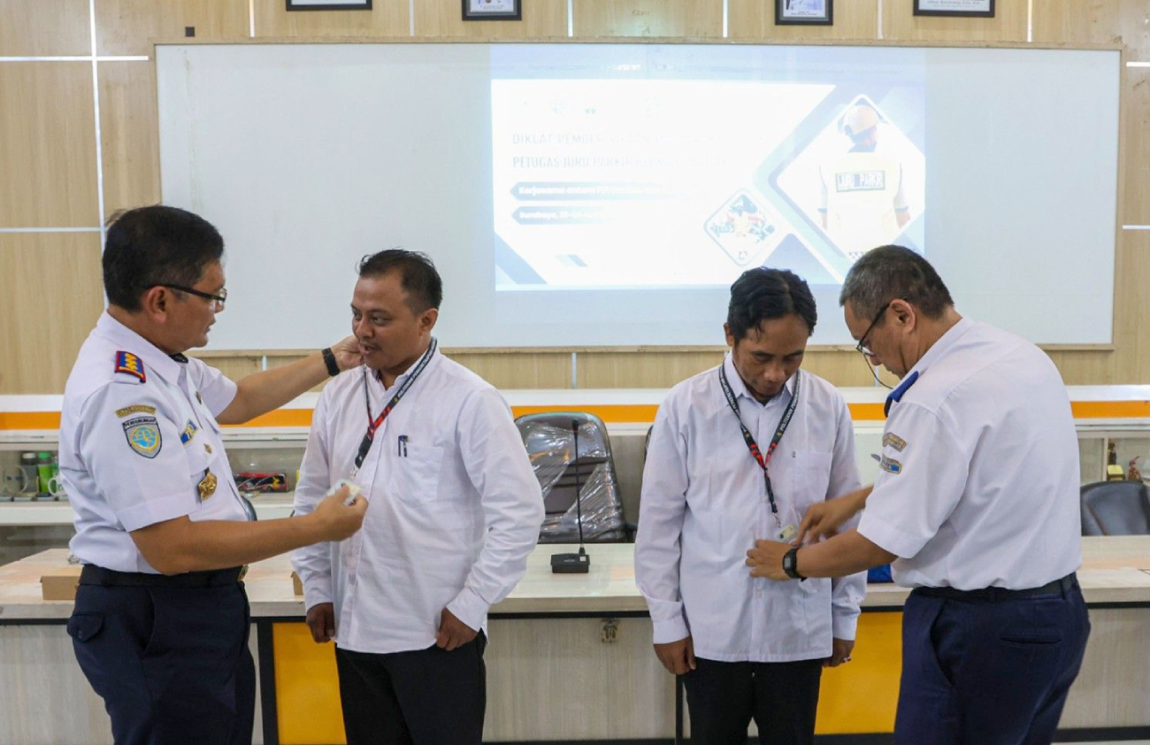 Dishub Surabaya Gelar Diklat Juru Parkir Profesional Bersertifikat