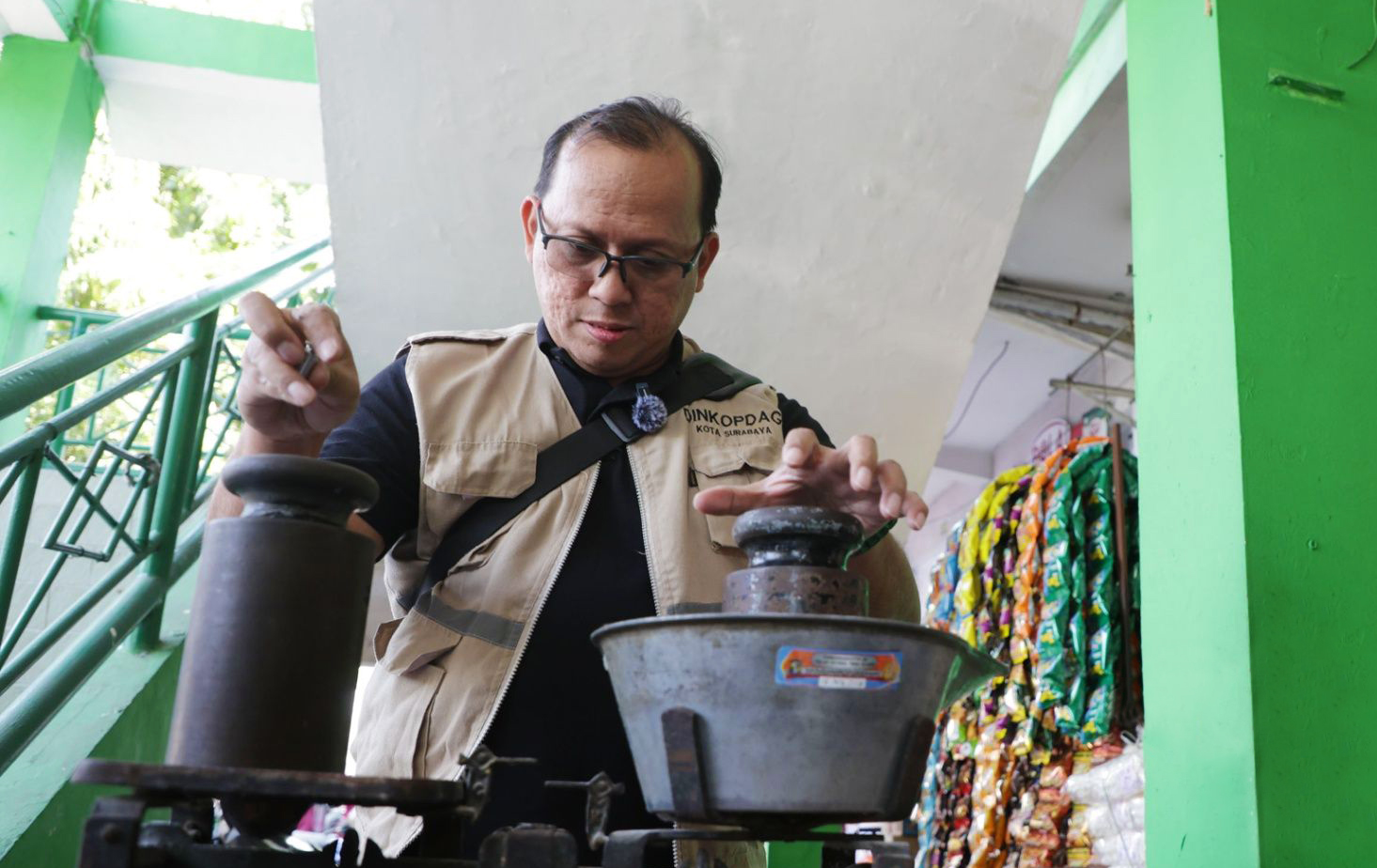 Pemkot Surabaya Cek Timbangan Pedagang dan Beri Layanan Kalibrasi Gratis