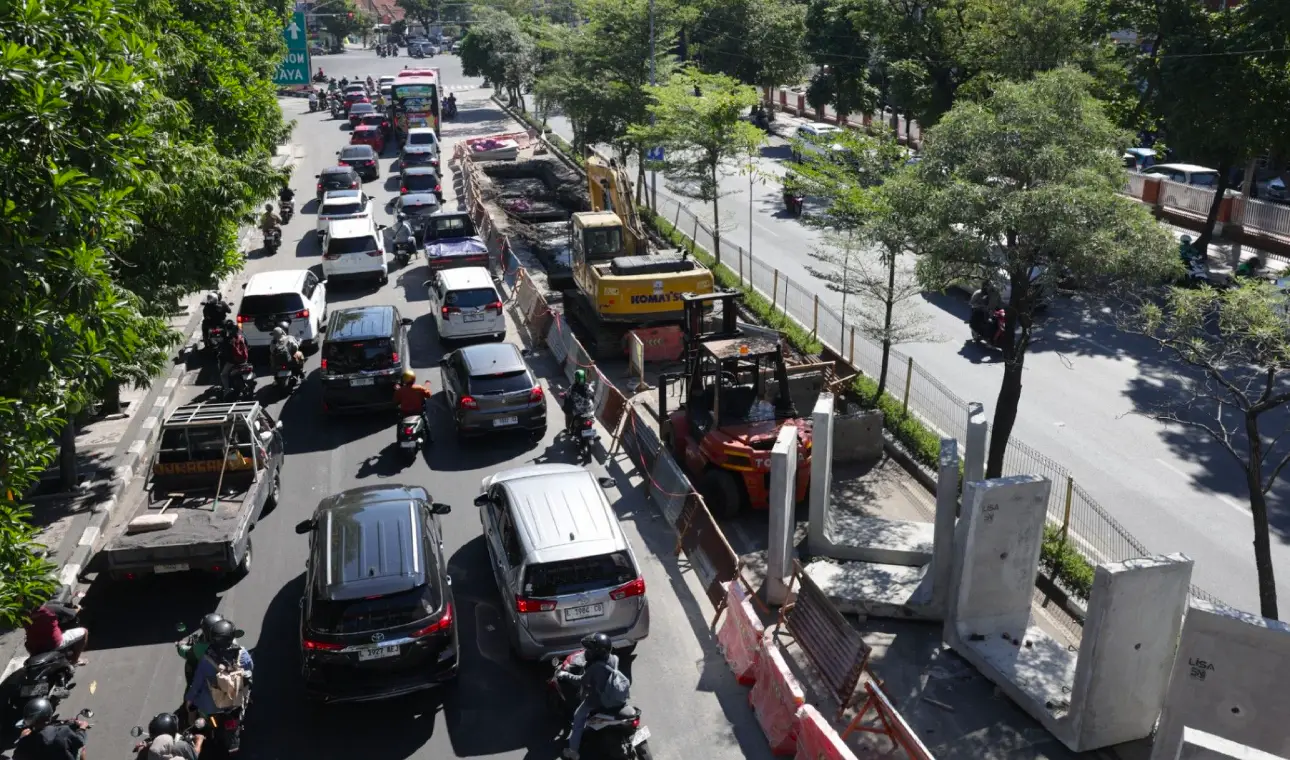Pemkot Surabaya Minta Maaf atas Kemacetan Proyek Drainase di Jalan Moestopo