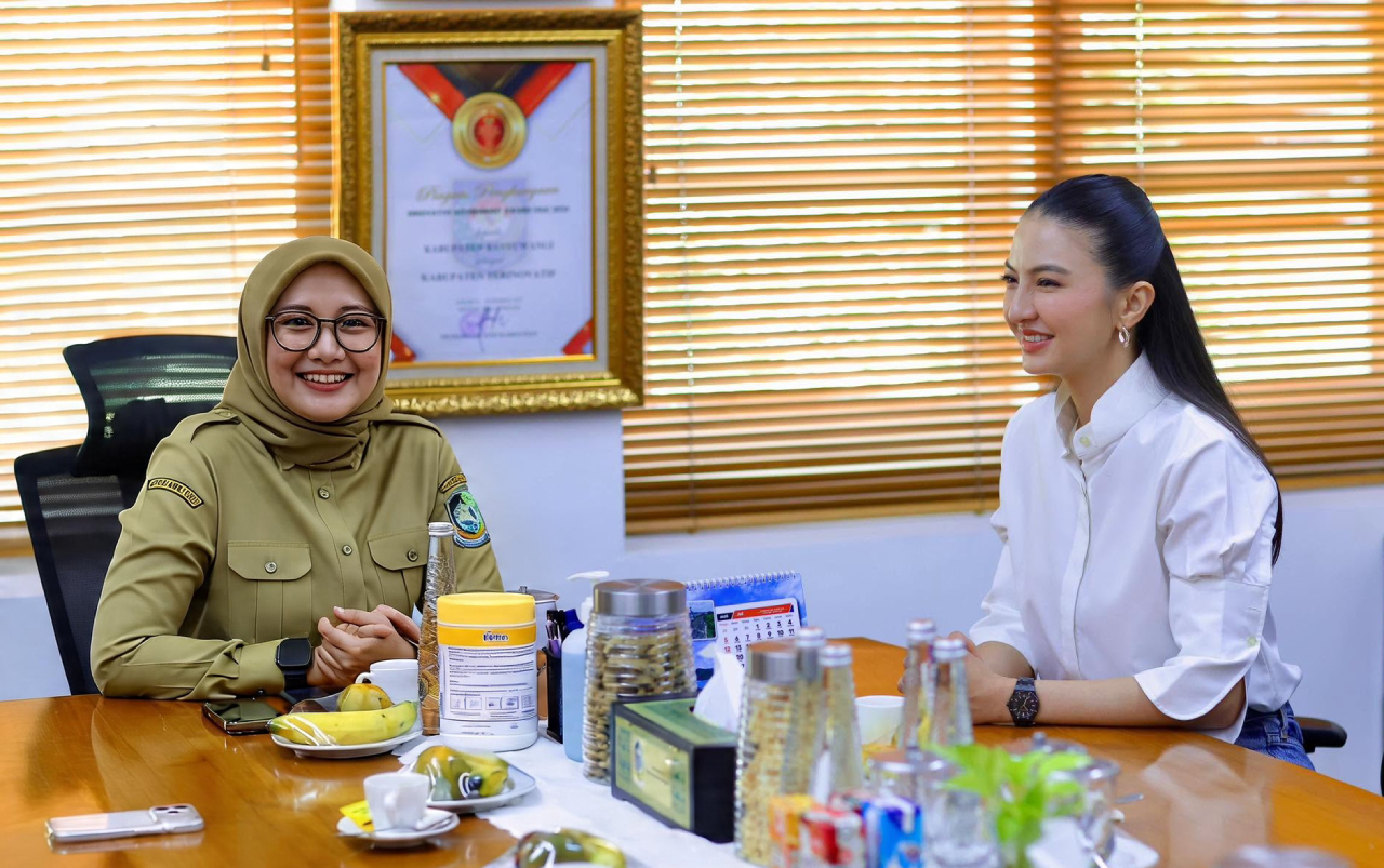 Raline Shah Soroti Kepemimpinan Ipuk Fiestiandani, Banyuwangi Dinilai Selangkah Lebih Maju