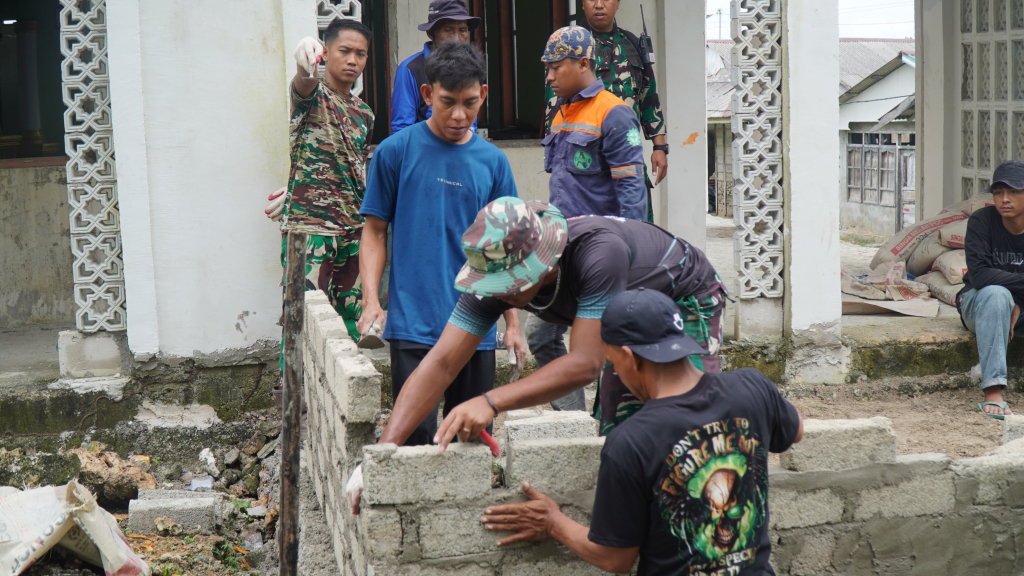 Satgas TMMD Ke-129 Kodim 1311/Morowali Bangun Manunggal Air Bersih di Masjid Desa Umbele Lama