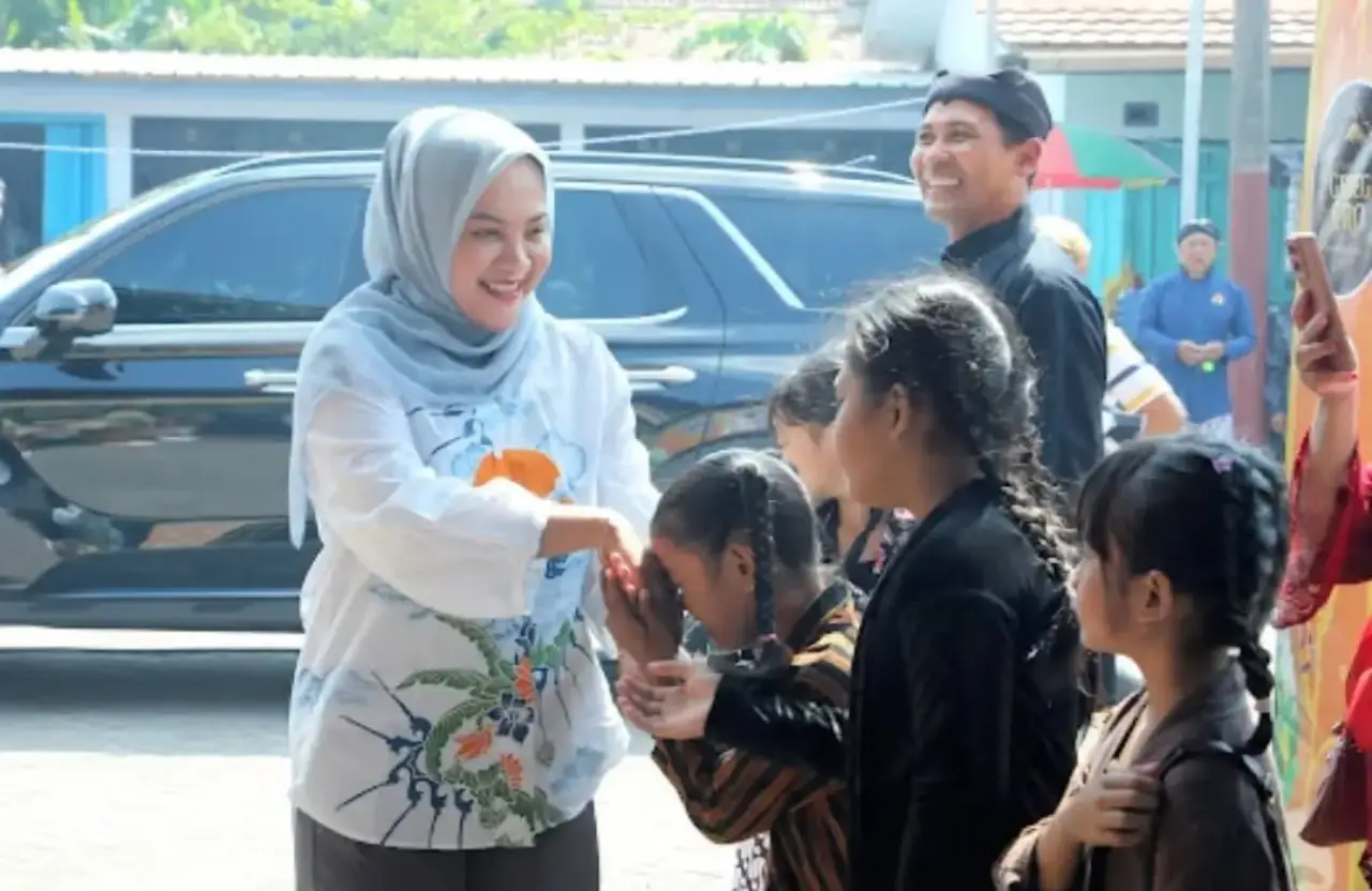 Ketua Tim Penggerak PKK Kabupaten Lumajang Dewi Natalia