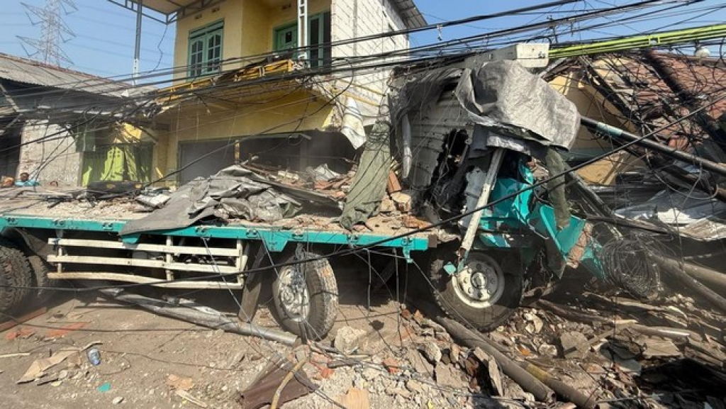 Tabrakan Beruntun di Pasuruan Tewaskan Tiga Orang, Truk Trailer Diduga Hilang Kendali
