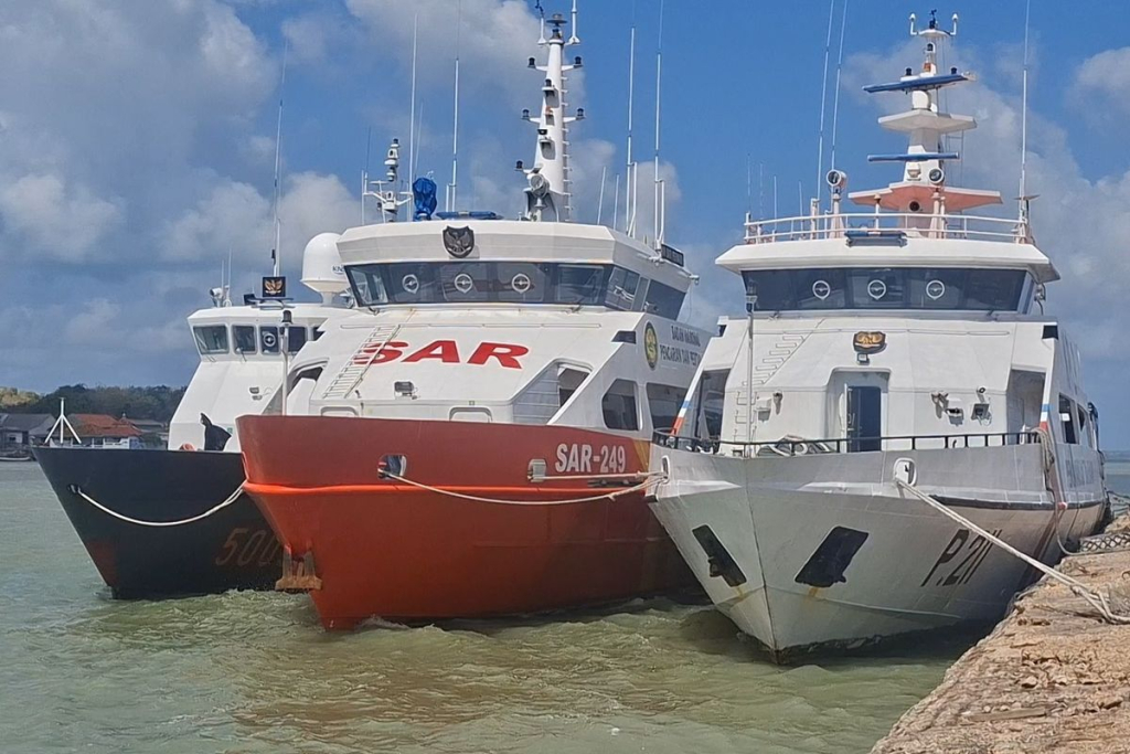 Gelombang 3 Meter Hentikan Sementara Pencarian Korban KMP Mutiara Sentosa 2
