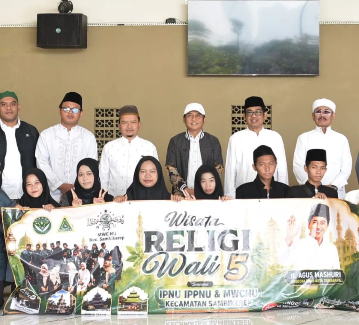 Dari Ziarah Wali 5, Agus Mashuri Dorong Kader Muda NU Sambikerep Jadi Generasi Berkarakter