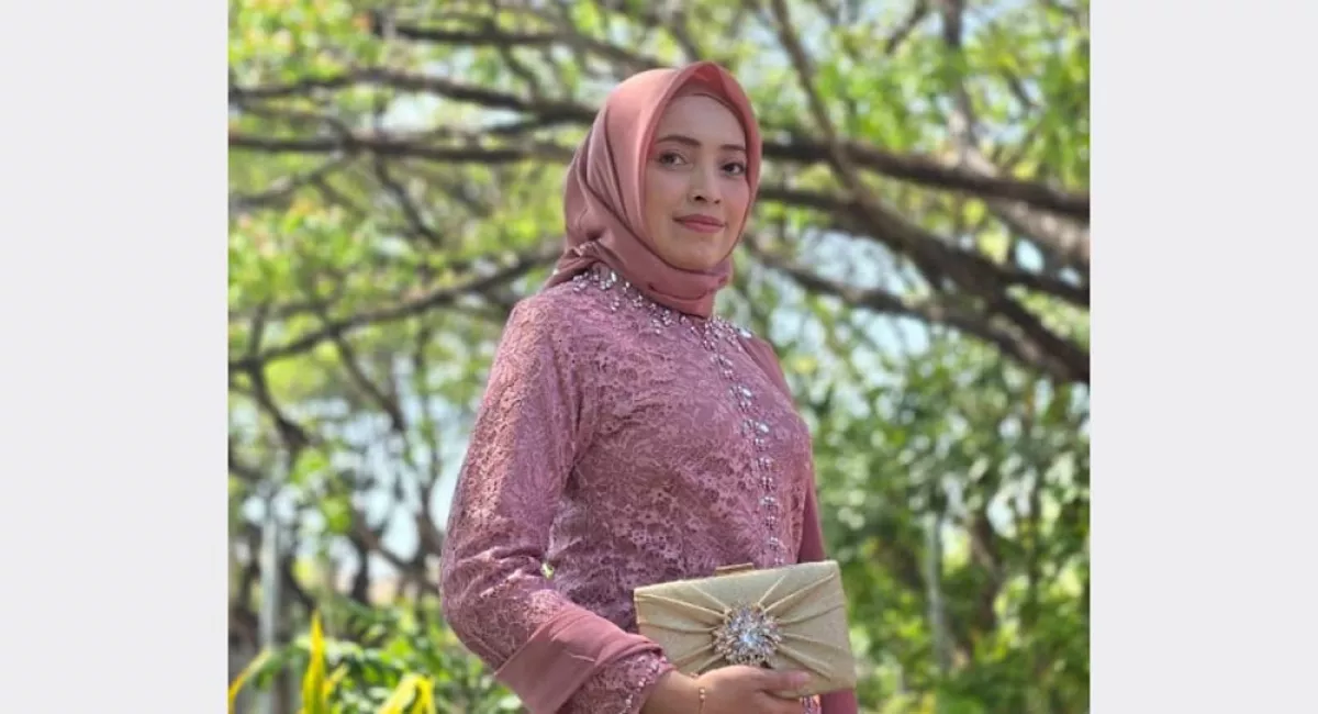 Alumni Farmasi UNAIR Santi Prasmawari Dedikasikan Diri untuk Kesehatan